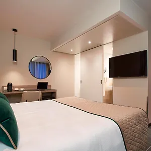 4* 酒店 Leonardo West