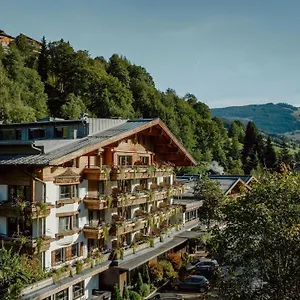 **** Hotell Familien Österrike